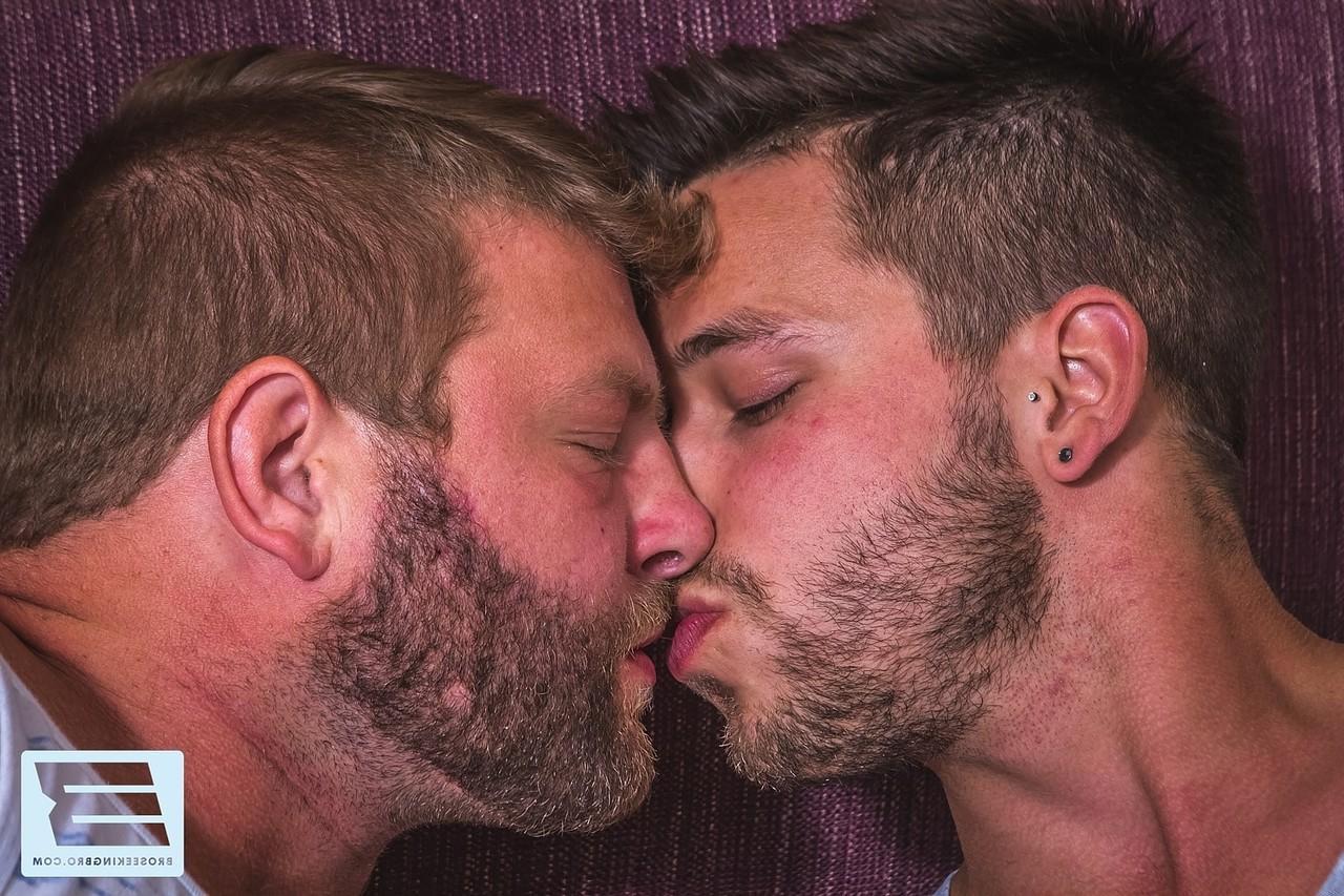 20P Homens gays musculosos fazem boquetes gostosos uns nos outros e fazem sexo anal hardcore