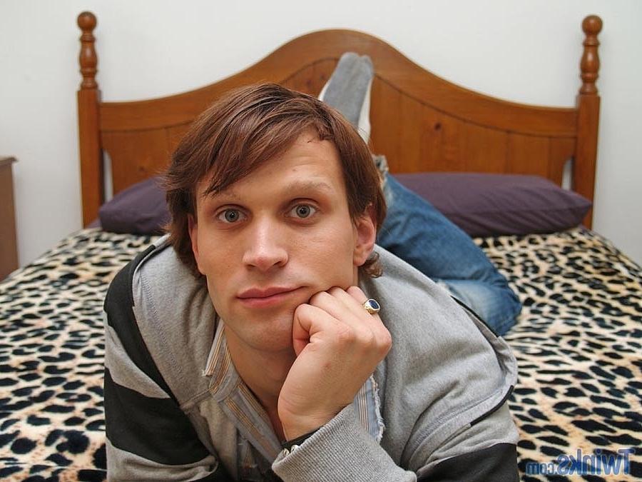 20P Horny and kinky twink Christian O loses his shirt and jeans and toys himself