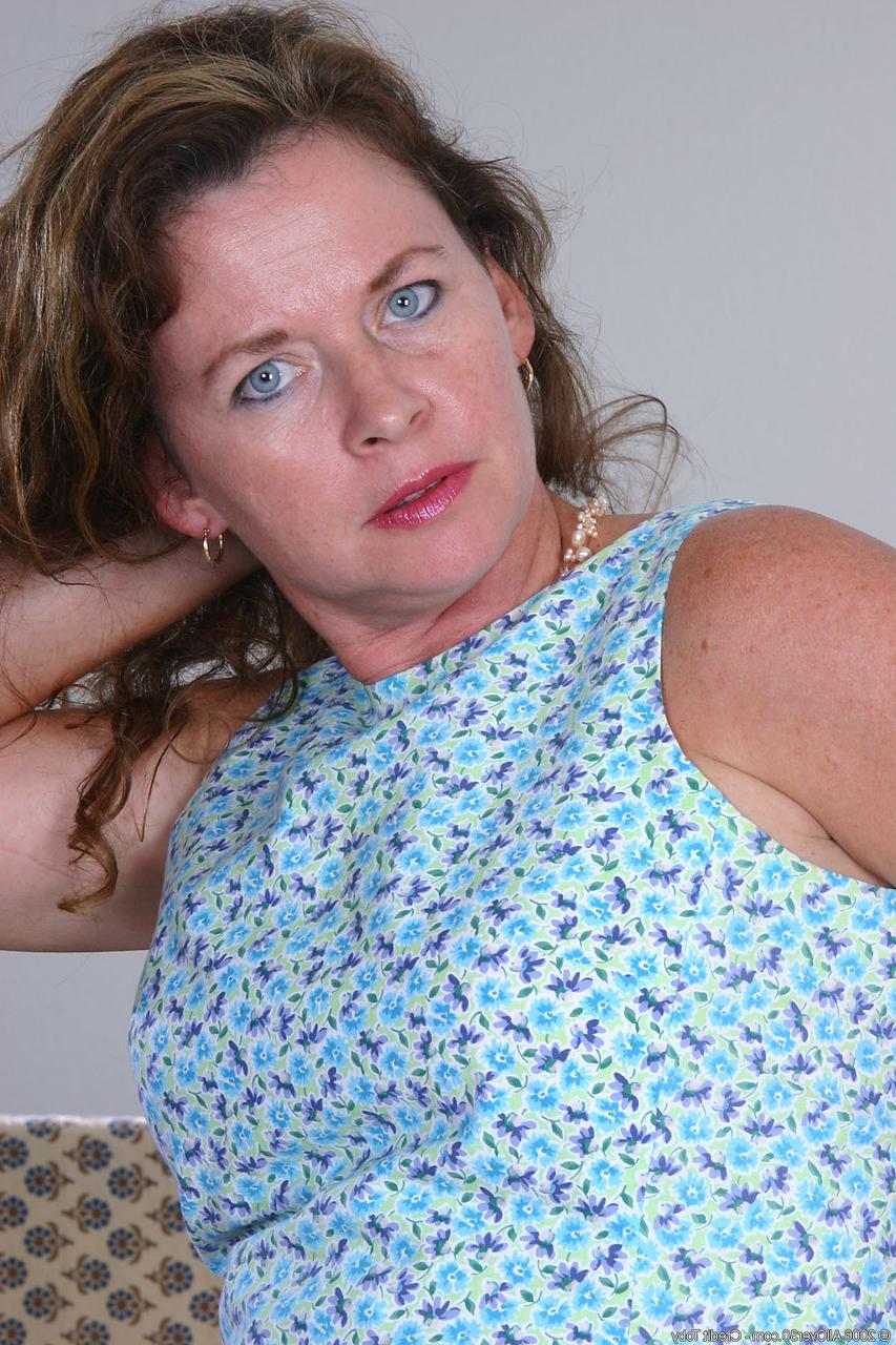 20P Mature fatty Sally getting rid of her clothes and spreading her trimmed cunt