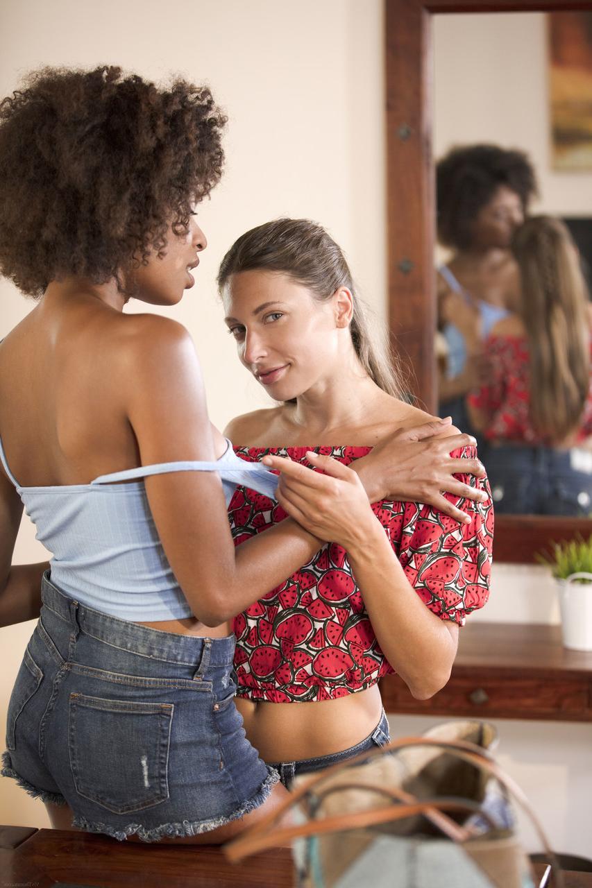 20P Curly-haired ebony Luna Corazon and hot Talia Mint taste each other's holes