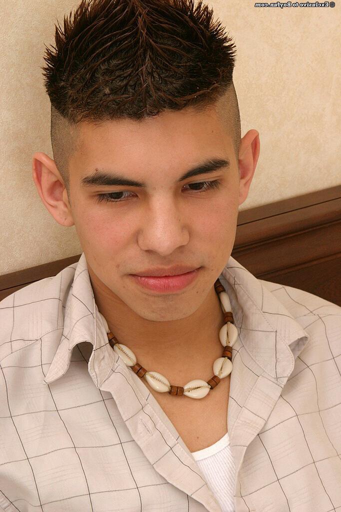 20P Caucasian boy Kevin 1 shows his big balls up close while jerking off