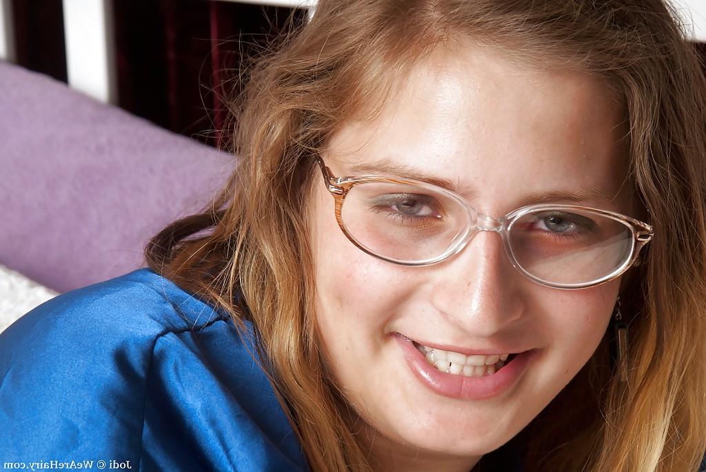 16P Fatty babe in glasses showing off her big tits and shaggy muff
