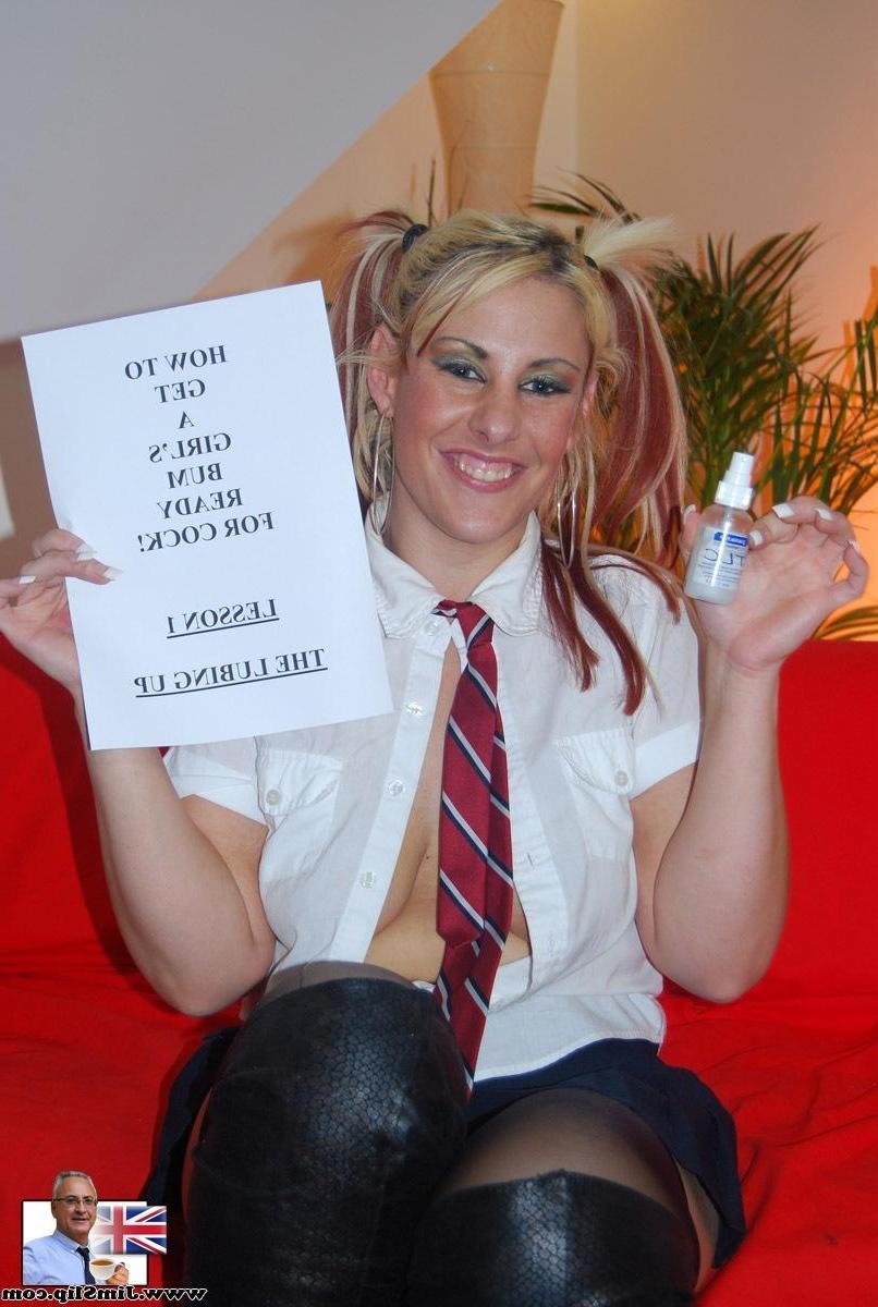 19P Crystel safada fodeu no cuzinho no casting com uniforme de colegial