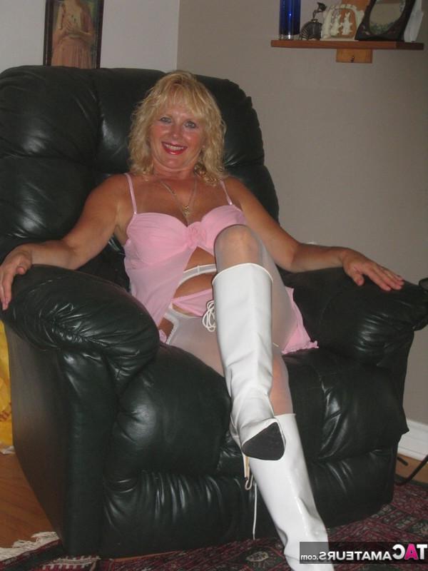 20P Mature blonde Ruth gets banged on a bed during a POV scene