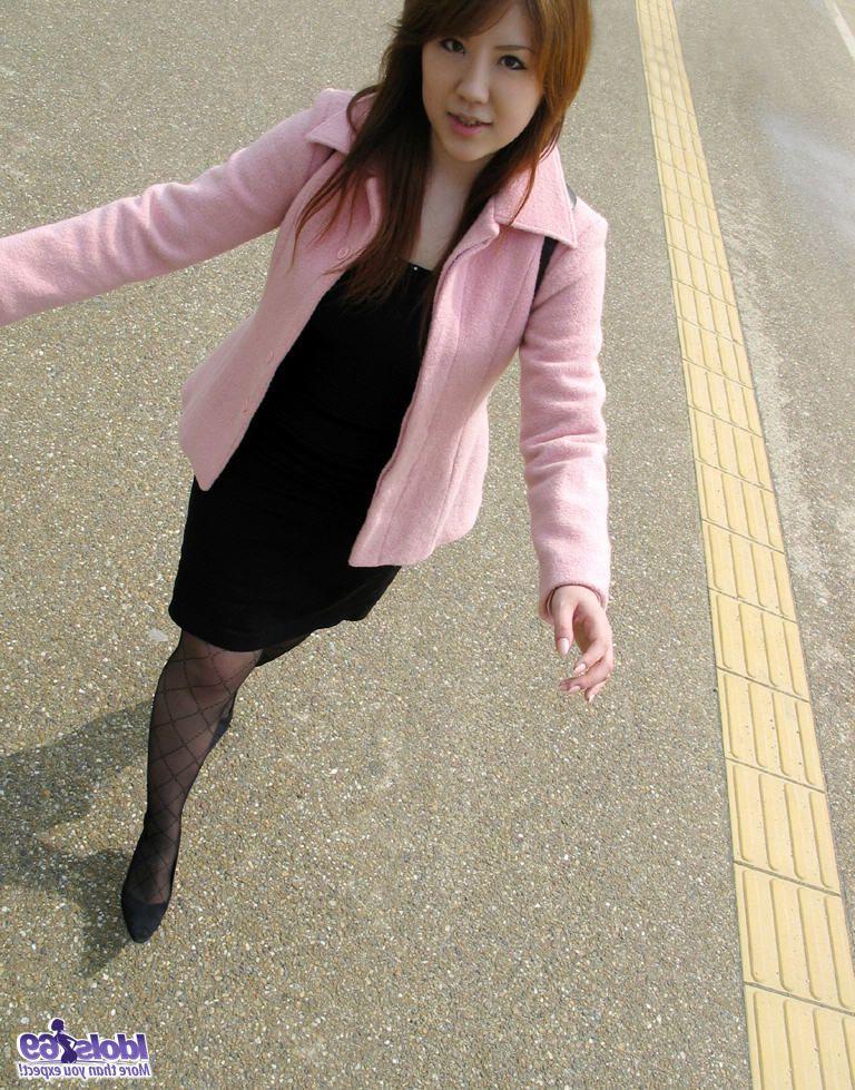16P La dulce joven japonesa pelirroja mizuki se desnuda mientras se ducha