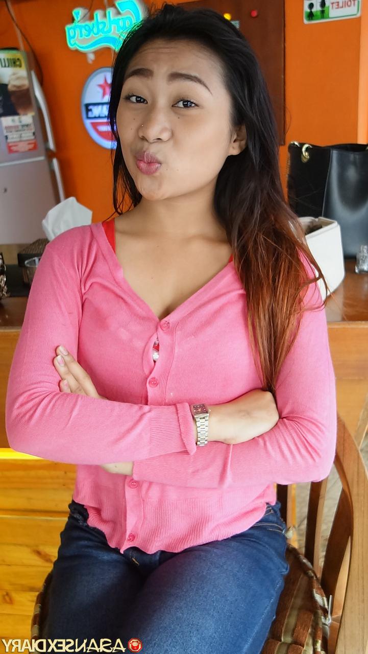 20P Linda garota asiática é pega e fodida por um estranho no POV