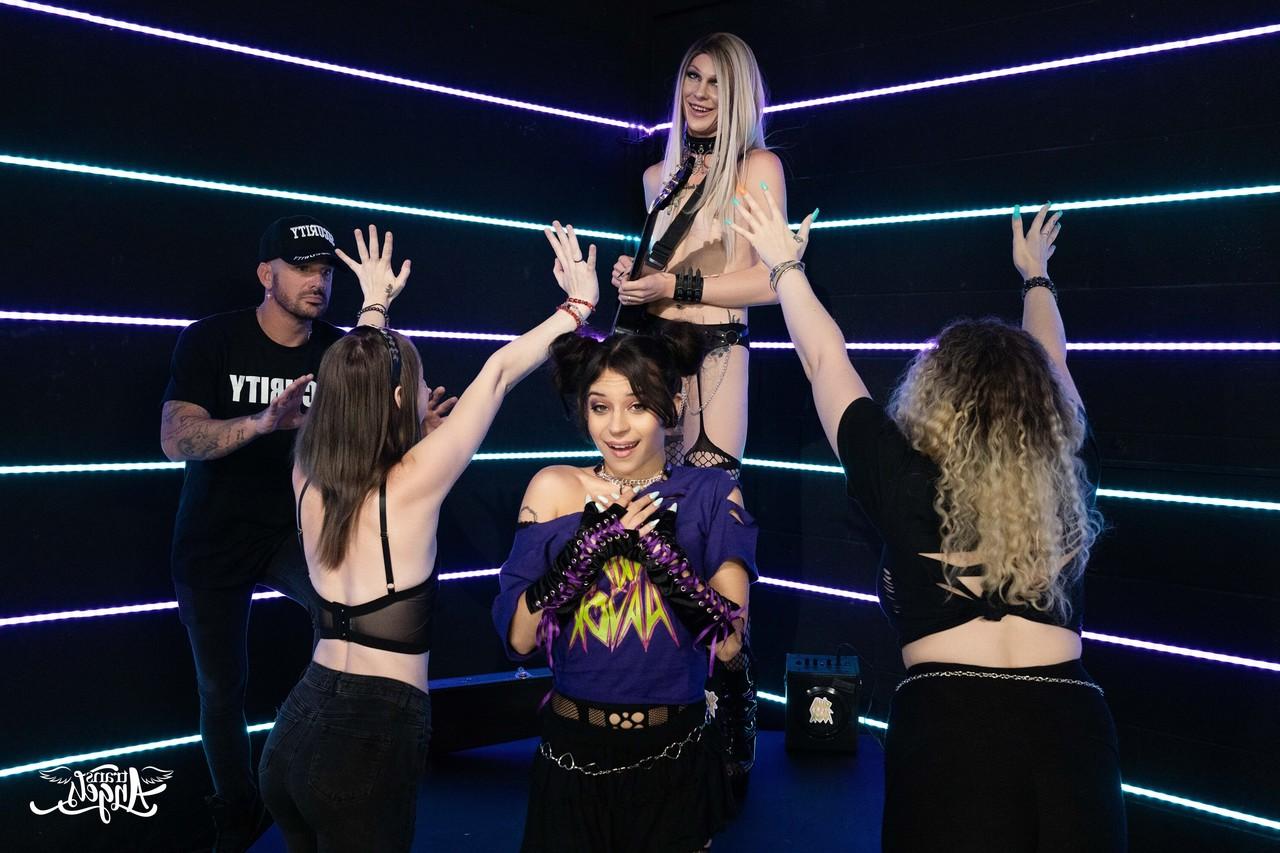 14P Trans Anjos Sarina Havok, Aria Valencia
