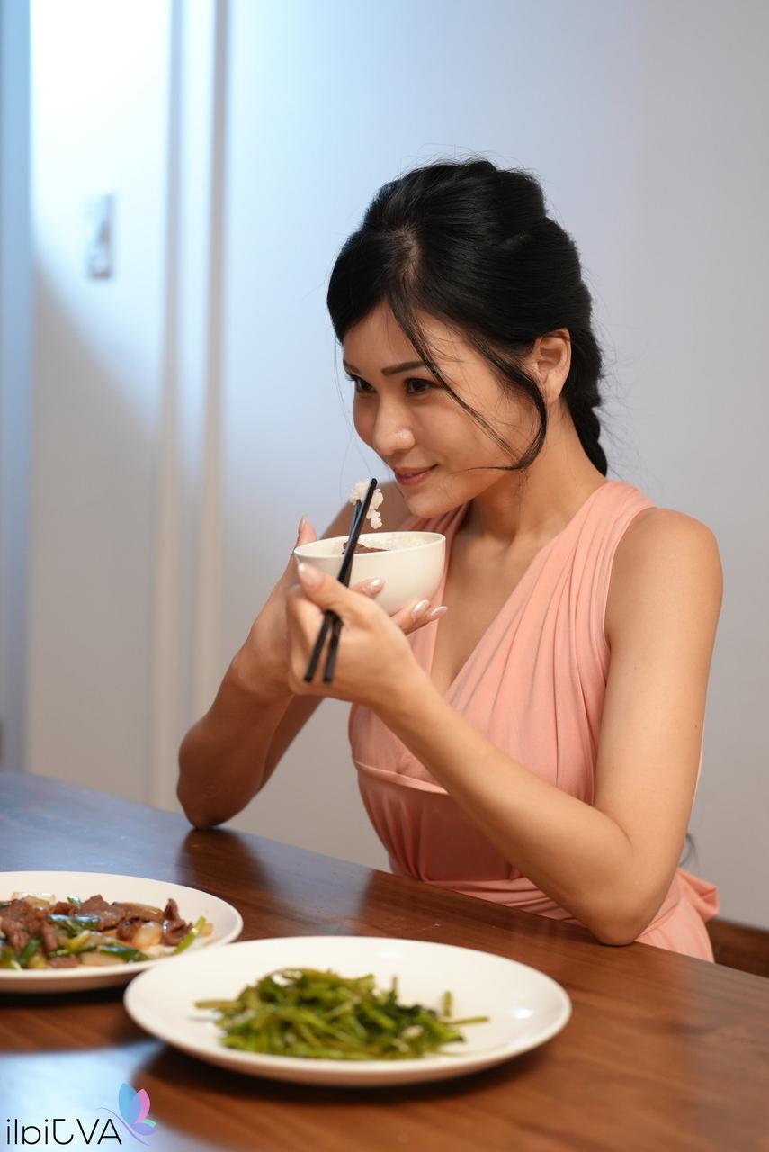 20P Xianerai, femme au foyer chinoise, donne une tête bâclée et se fait désosser dans diverses positions