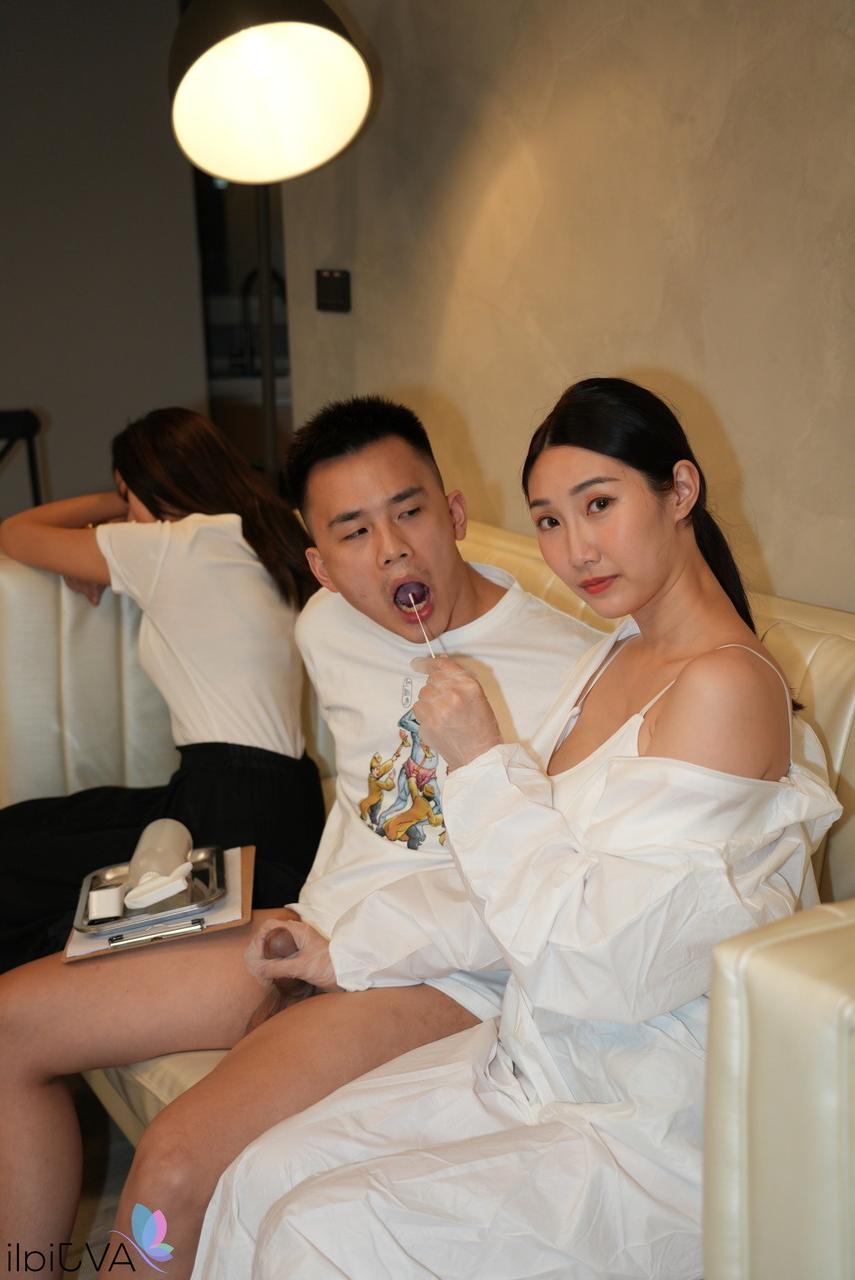 20P Health worker Li Er teases with her big tits while getting banged on the couch