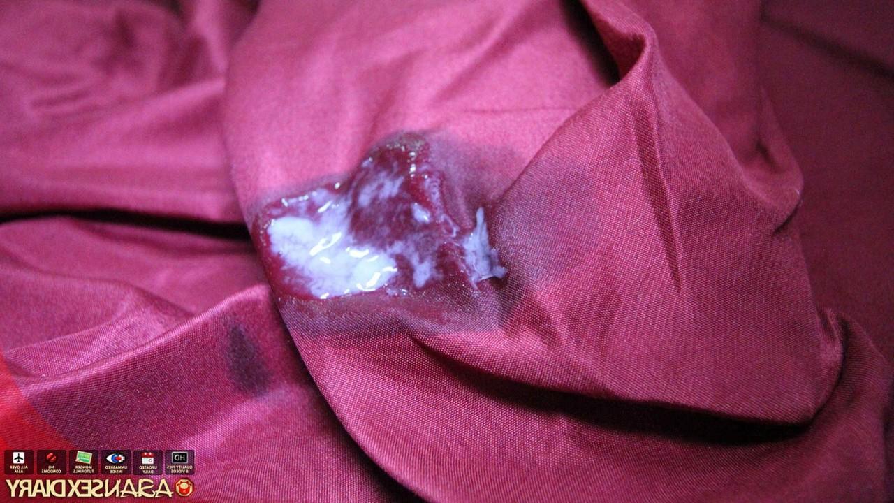 15P Pequeñas asiáticas chupan pollas y abren las piernas mostrando su coño peludo con creampie