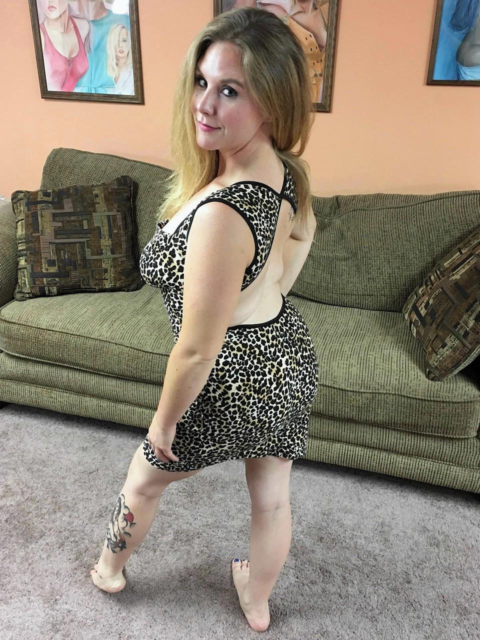 20P La ninfómana amateur dani arcadia desata sus grandes tetas y juega ella misma