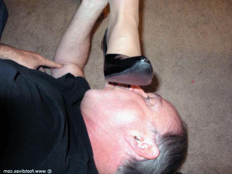15P Mature lady has her heels and feet worshipped by her submissive husband
