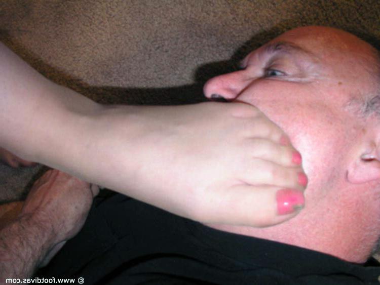 15P Mature lady has her heels and feet worshipped by her submissive husband