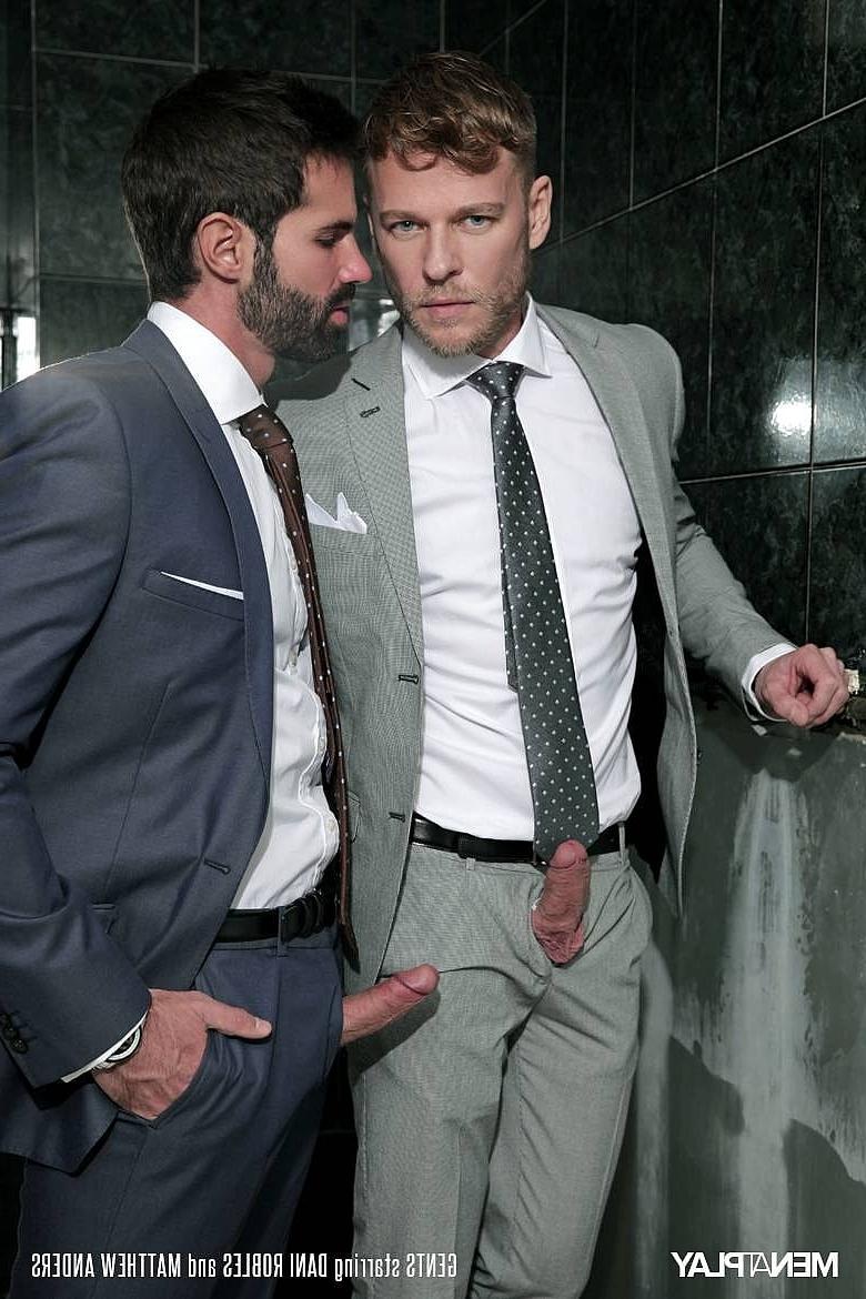 15P Gay hunks Matthew Anders & Dani Robles have doggystyle anal sex while standing