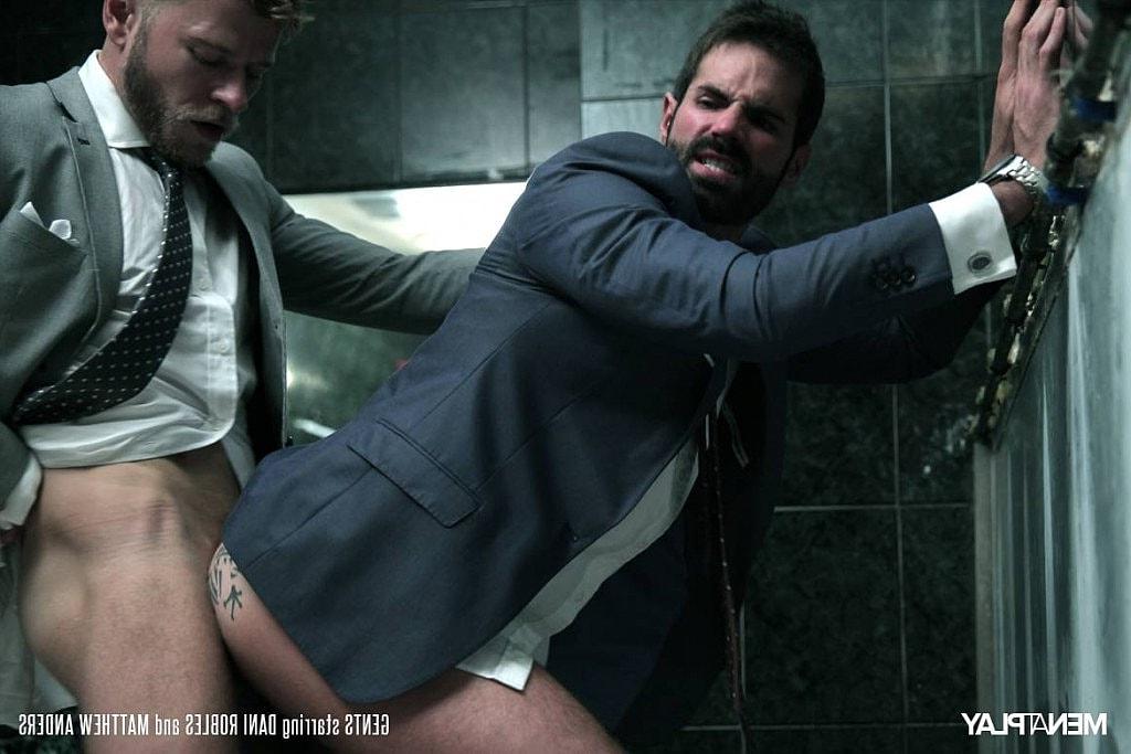 15P Gay hunks Matthew Anders & Dani Robles have doggystyle anal sex while standing