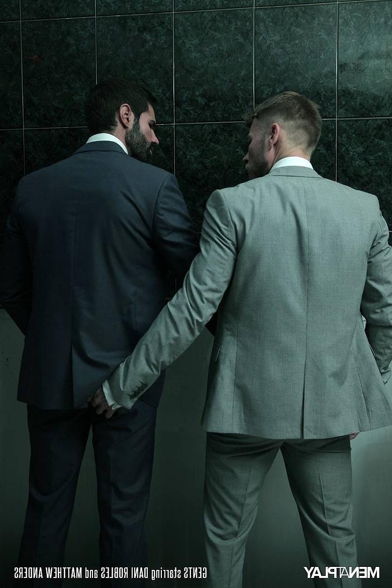 15P Gay hunks Matthew Anders & Dani Robles have doggystyle anal sex while standing