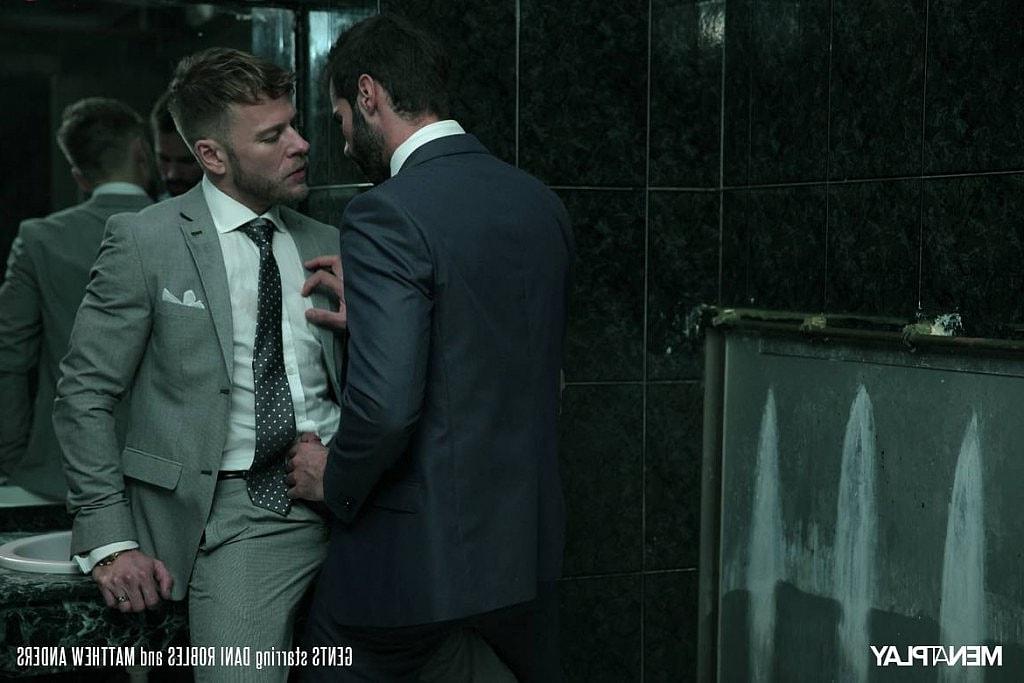 15P Gay hunks Matthew Anders & Dani Robles have doggystyle anal sex while standing