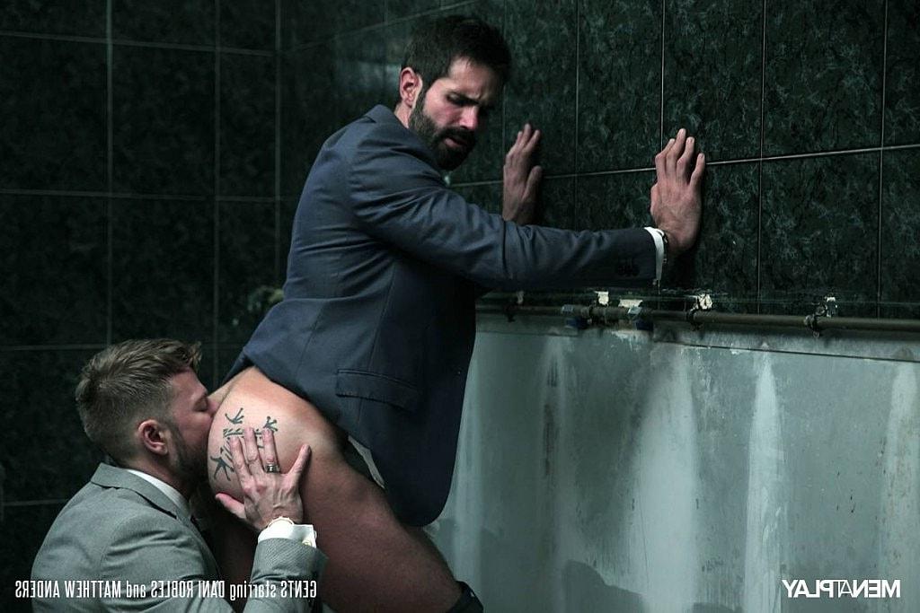 15P Gay hunks Matthew Anders & Dani Robles have doggystyle anal sex while standing