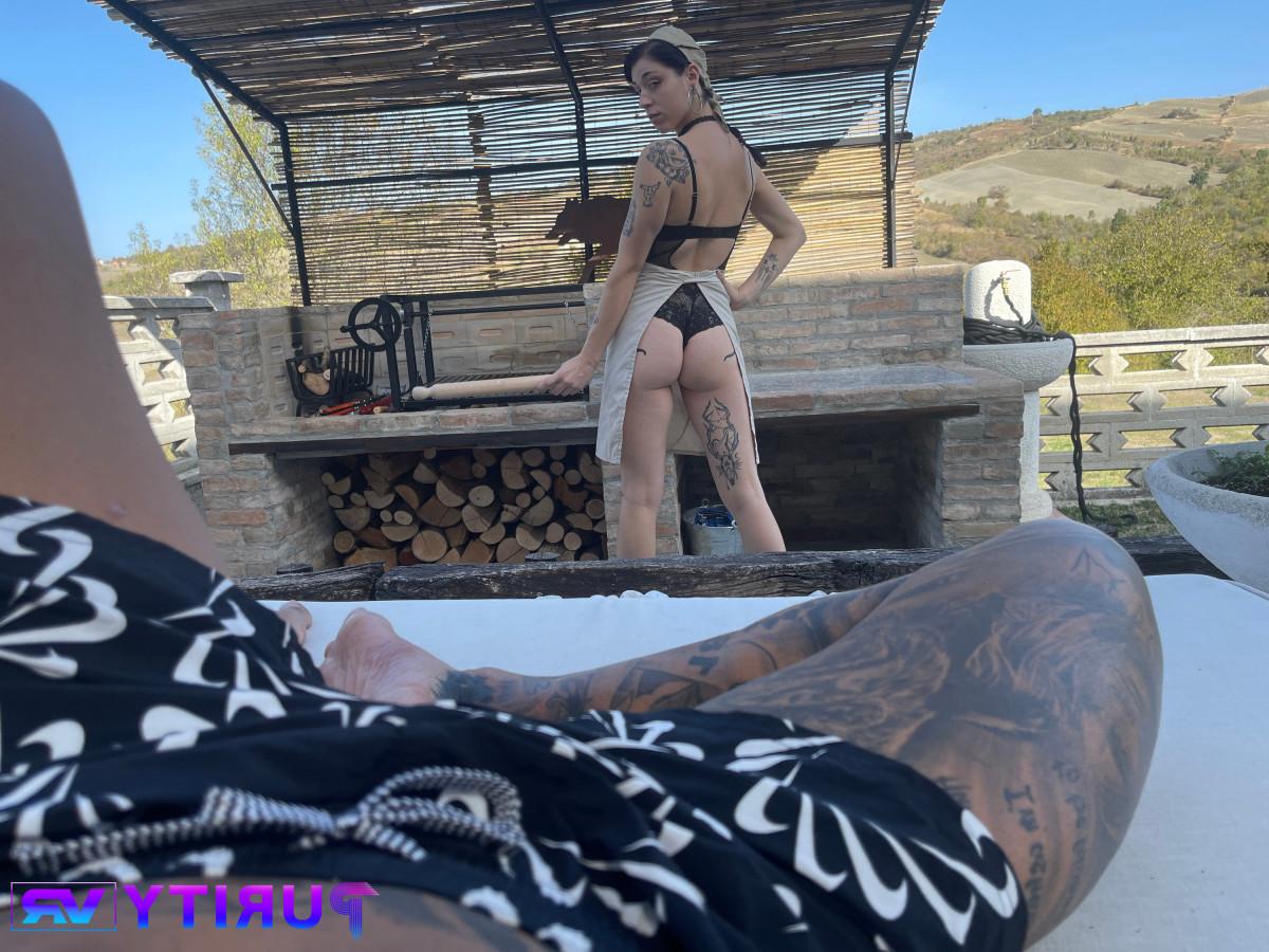 20P Nemesi brinca com seu amigo antes de fazer sexo POV em um pátio
