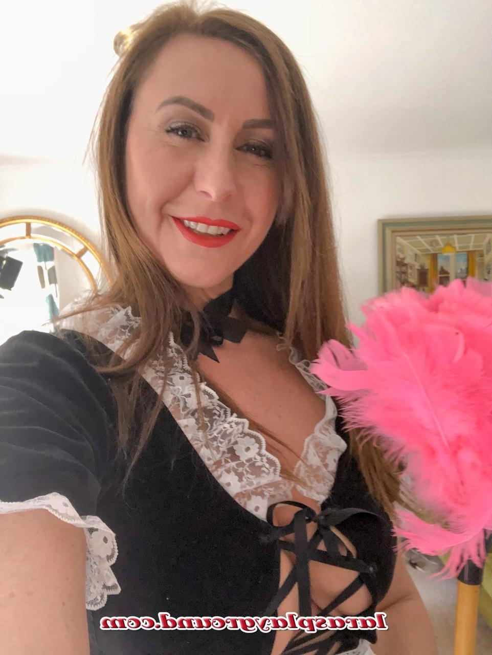 20P Stunning MILF Lara and her beautiful maid tease in nylons and boots