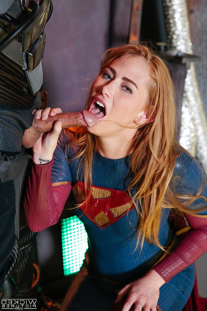 16P A estrela pornô Carter Cruise sendo fodida por um alienígena em uma roupa de cosplay sem virilha