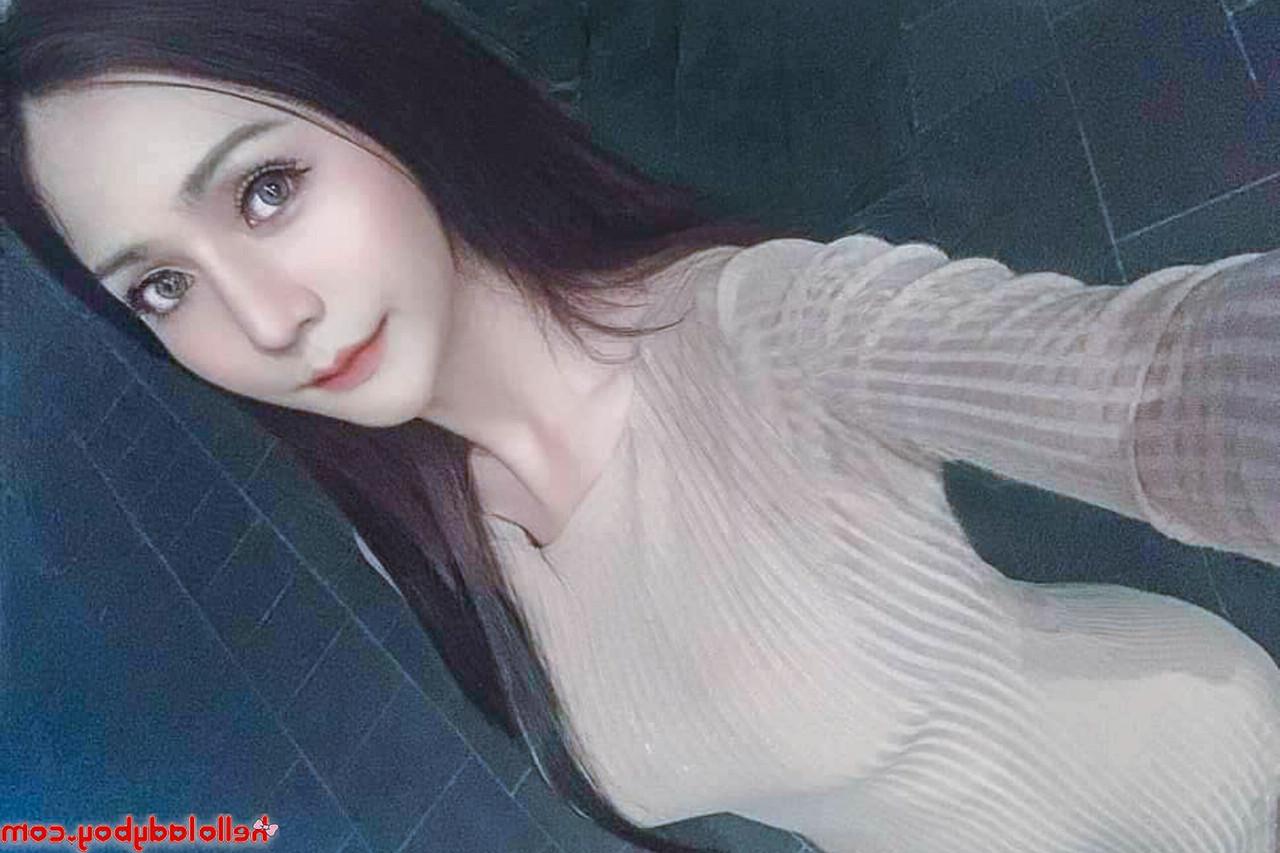 15P La hermosa transexual asiática Valentina posando seductoramente en su compilación