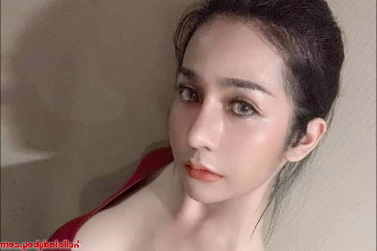 15P La hermosa transexual asiática Valentina posando seductoramente en su compilación