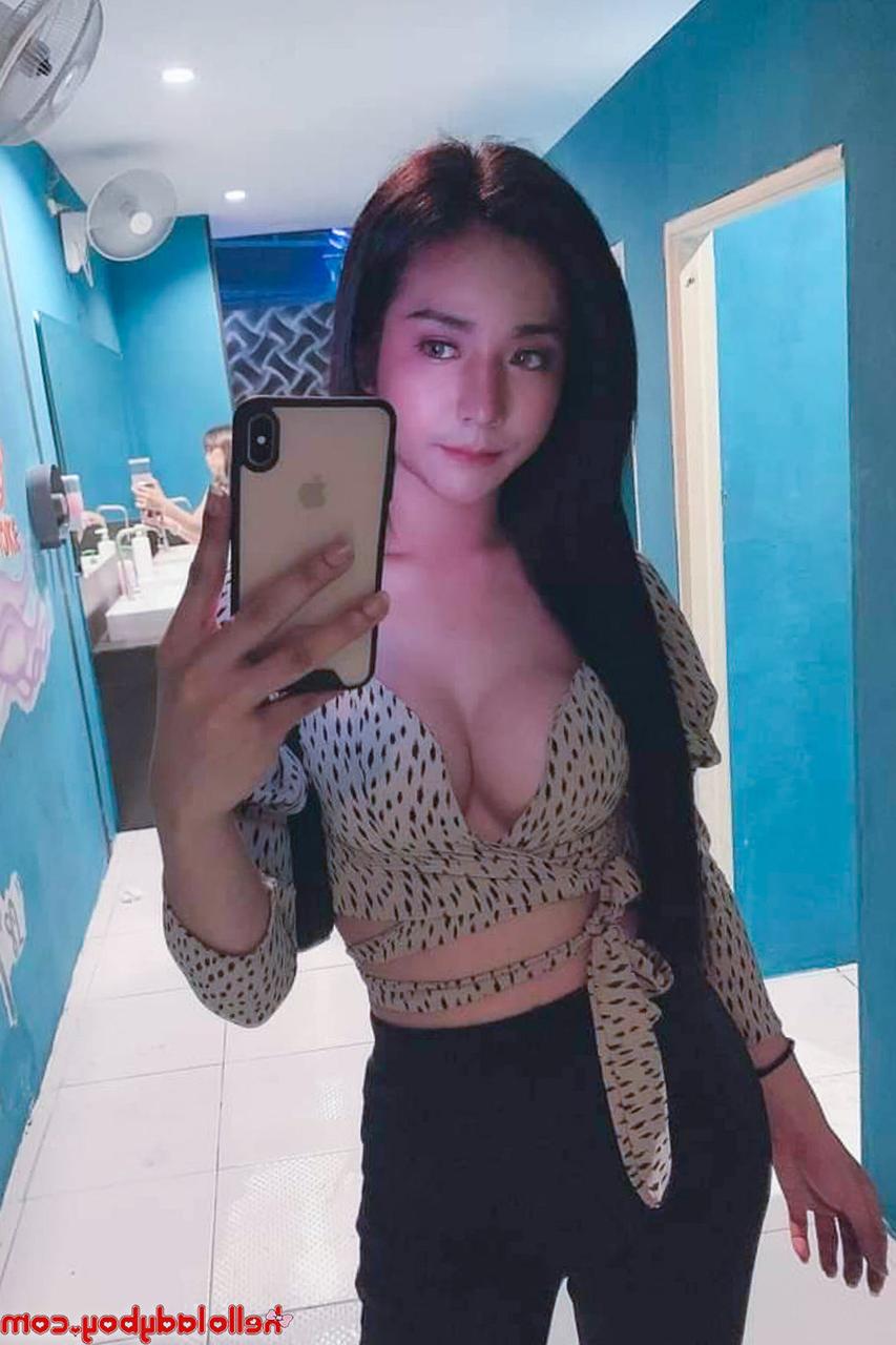 15P La hermosa transexual asiática Valentina posando seductoramente en su compilación
