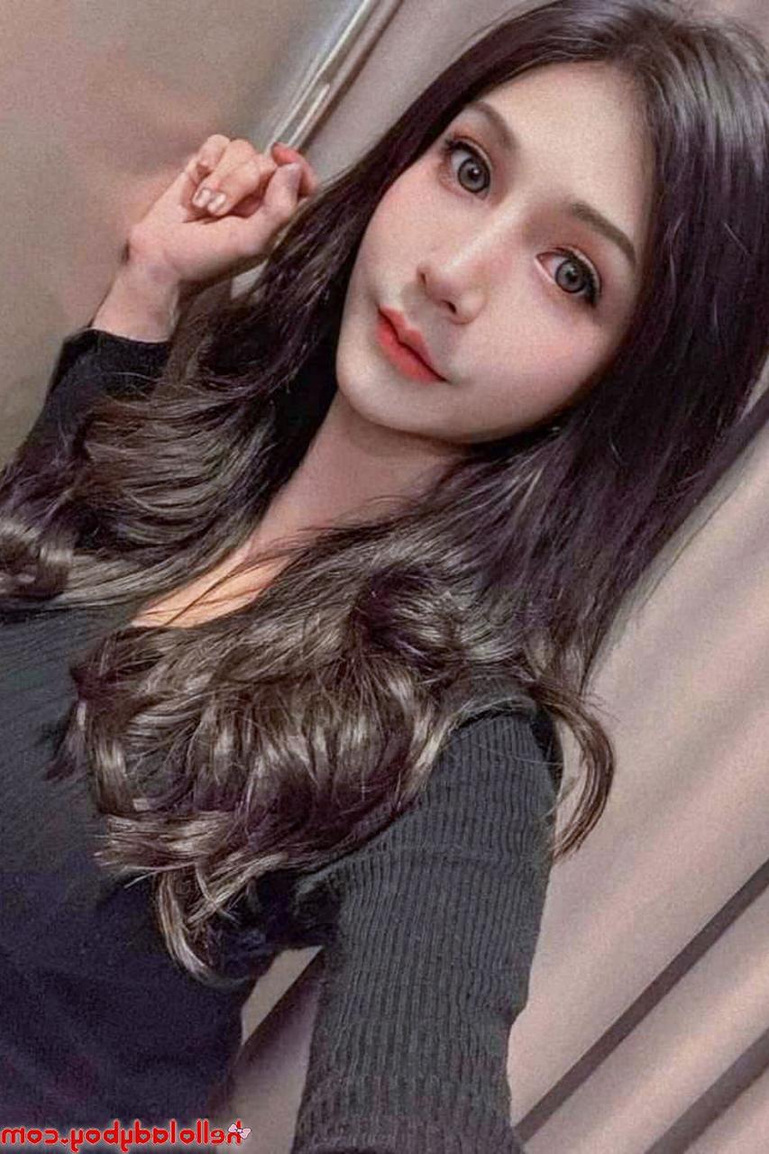 15P La hermosa transexual asiática Valentina posando seductoramente en su compilación