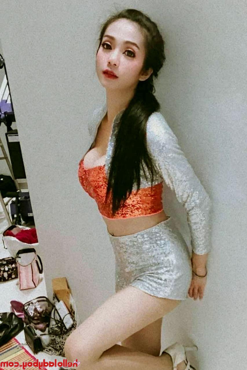 15P La hermosa transexual asiática Valentina posando seductoramente en su compilación