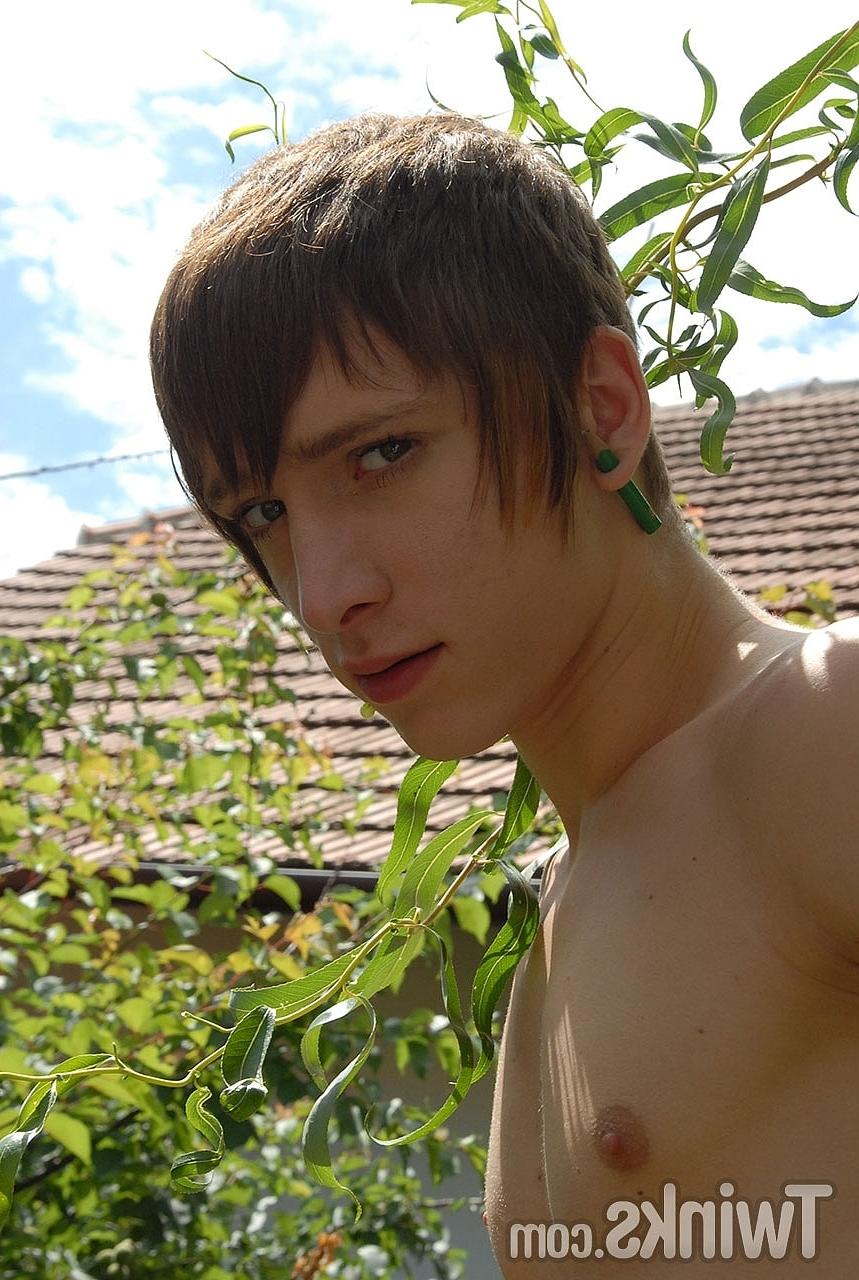 20P Skinny emo twink sucks a knob and takes it in his rear love hole