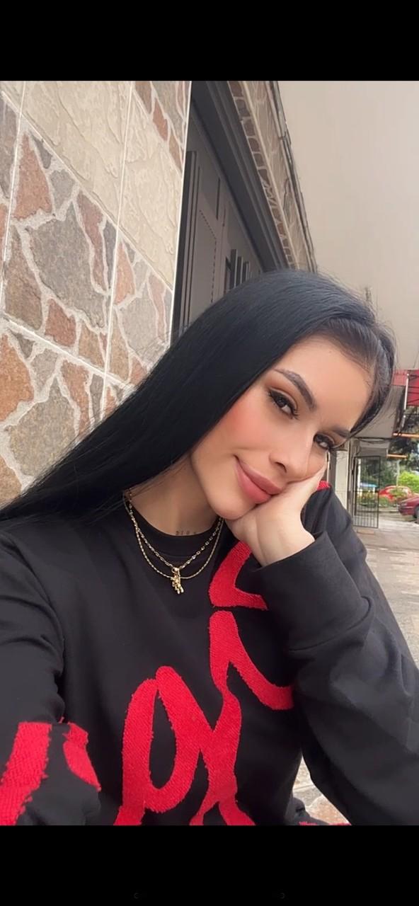 11P A linda Diana Moreno mostra sua bunda grande em uma compilação de lingerie sexy