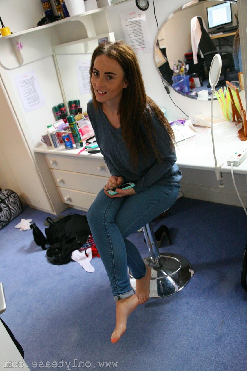 20P Amateur hotties show off their big booties as they pose in their hot outfits