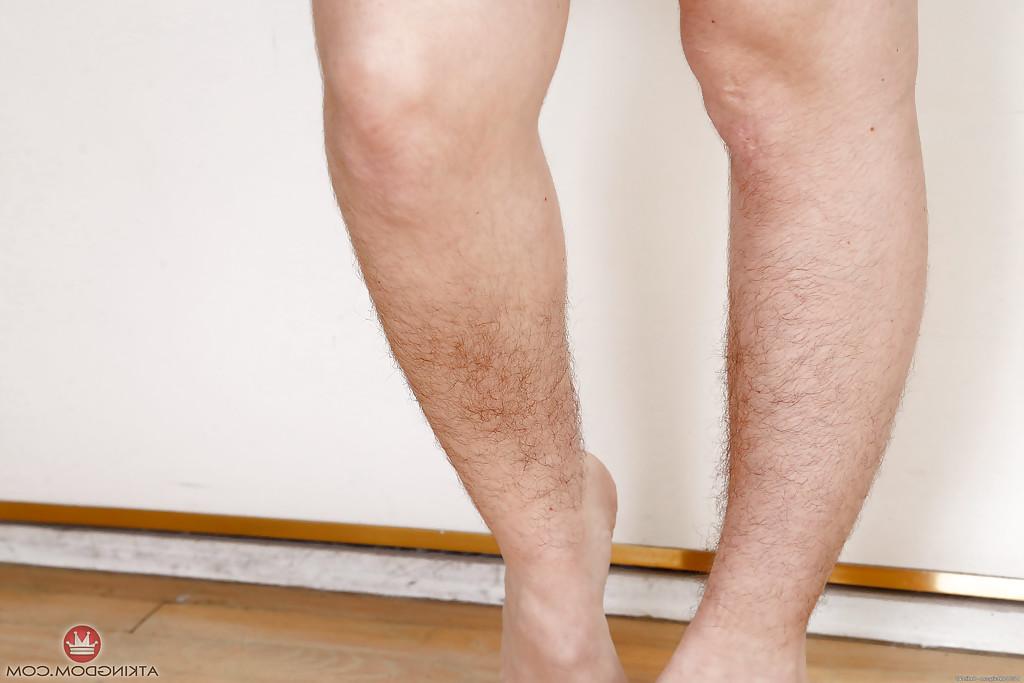 16P Mature hirsute model Simone Delilah showing off furry legs and underarms