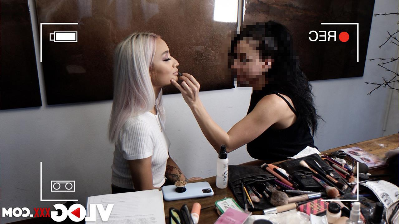 15P A loira platinada Avery Black tem sua maquiagem aplicada profissionalmente antes do sexo
