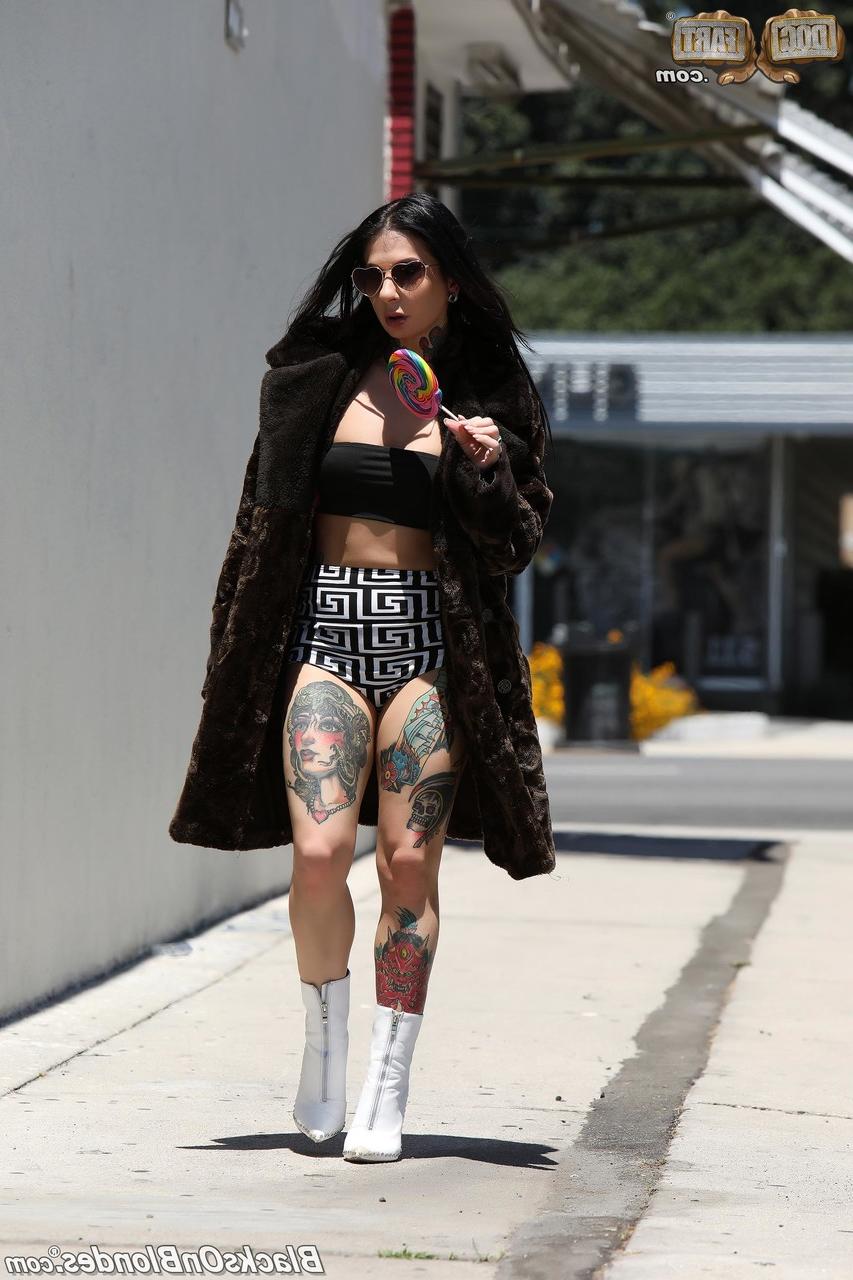 20P Petite tatuada MILF Joanna Angel geme enquanto faz sexo anal selvagem com uma BBC