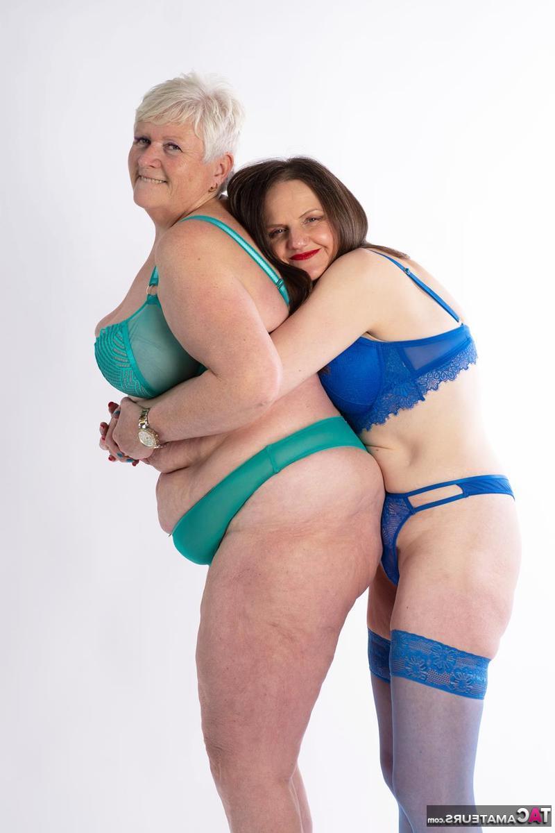 16P La señora mayor Reckless Temptation besa con la lengua a una abuela lesbiana