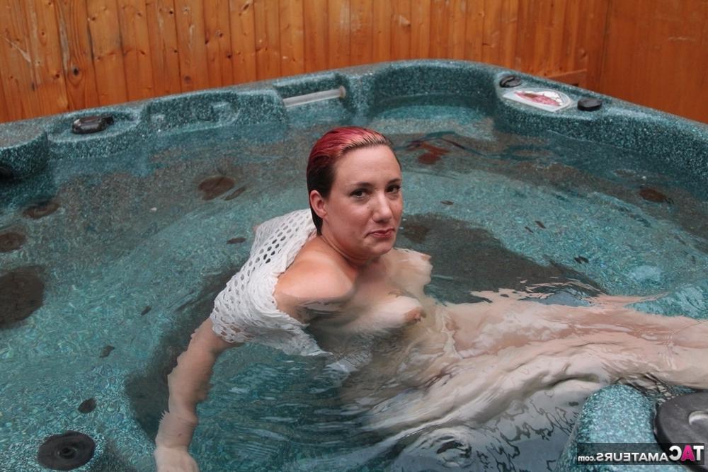 20P Plump amateur removes a mesh top while relaxing in an outdoor hot tub