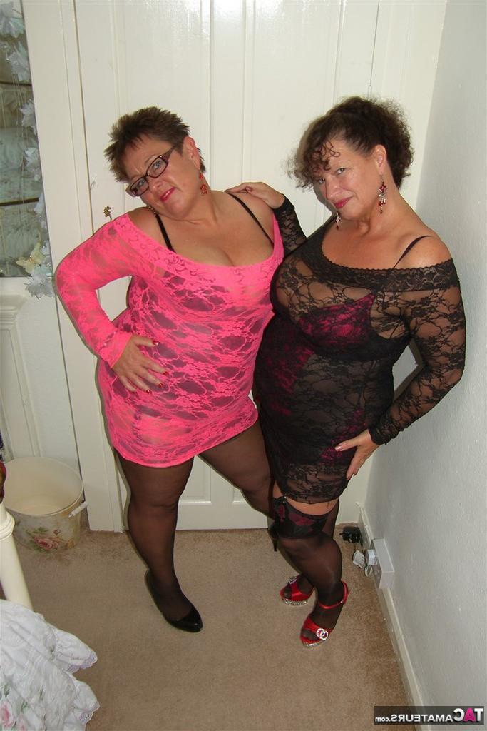 20P Old lesbians hump each on a bed while fully clothed and waving fans