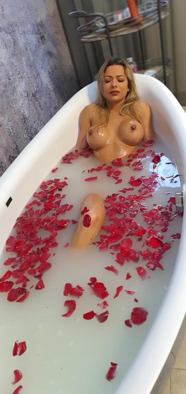 15P Hot Romanian MILF with big fakes Shalina Devine toys her twat in a tub