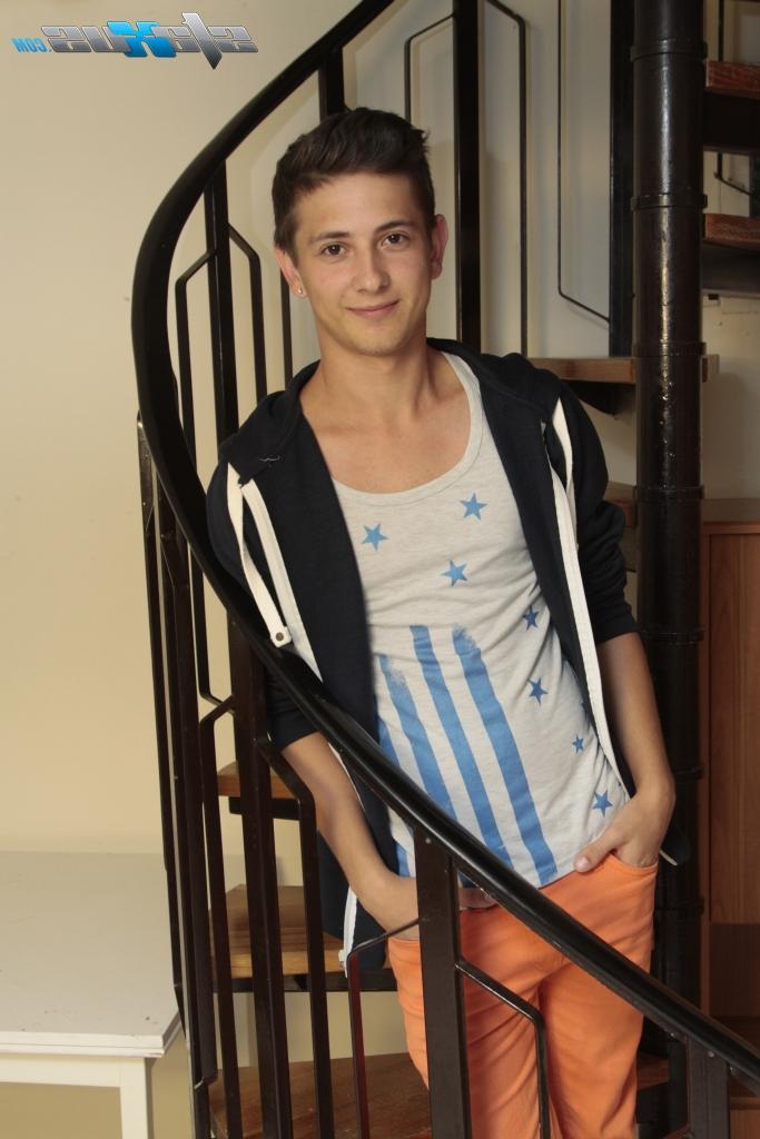 20P Luanda Sacez, latino gay musclé, école et baise Daniel Prince et David Hanson