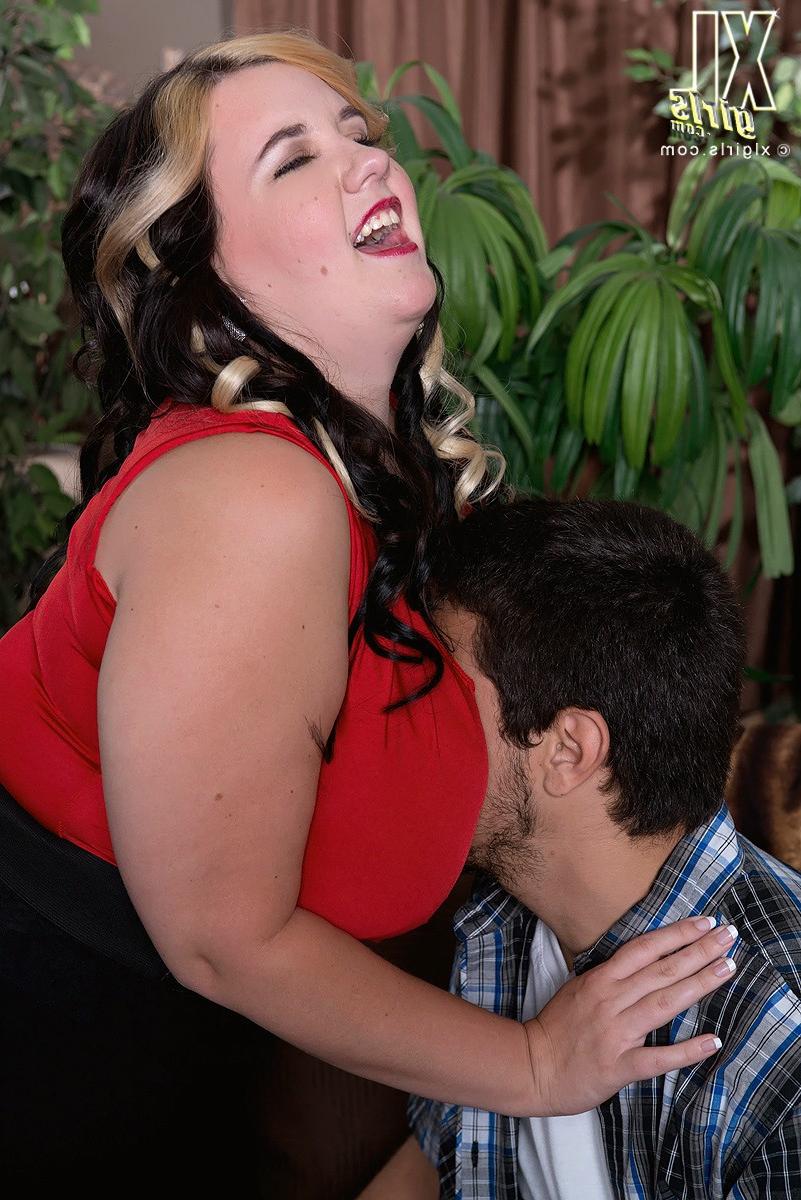 16P Mulher obesa Marilyn White tit sufoca seu namorado antes que ele tenha sua bunda nua
