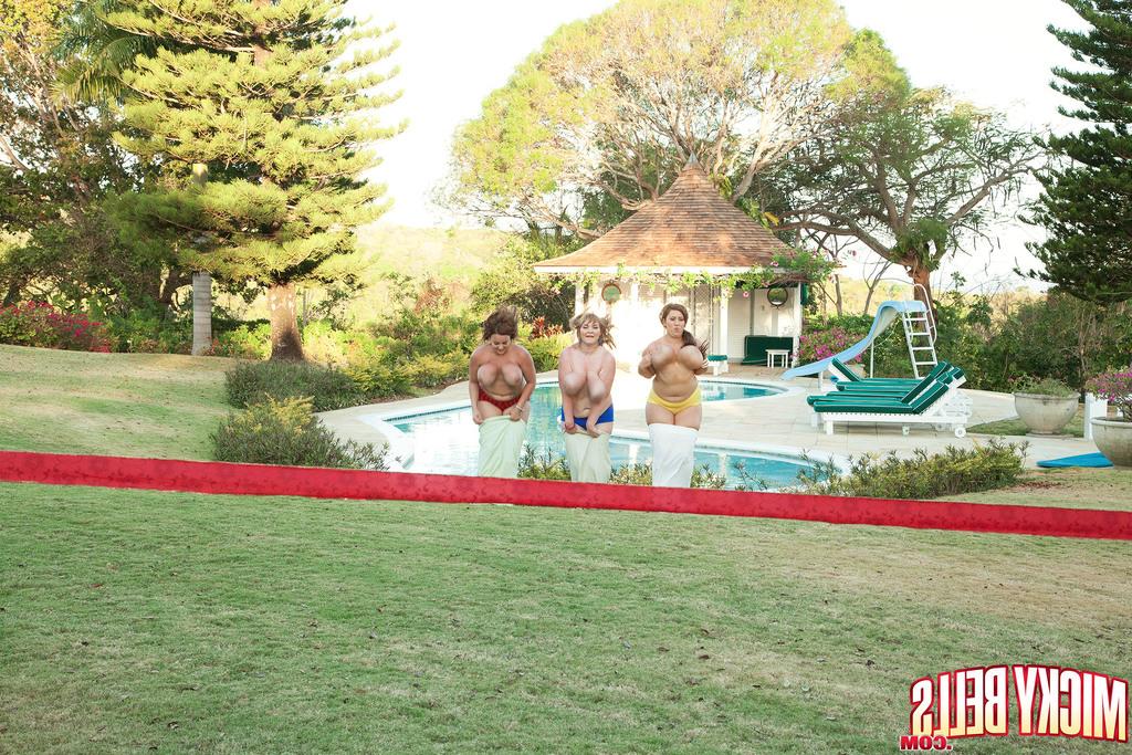 16P MILF Micky Bells and her BBW gfs free hooters from wet T-shirts in backyard