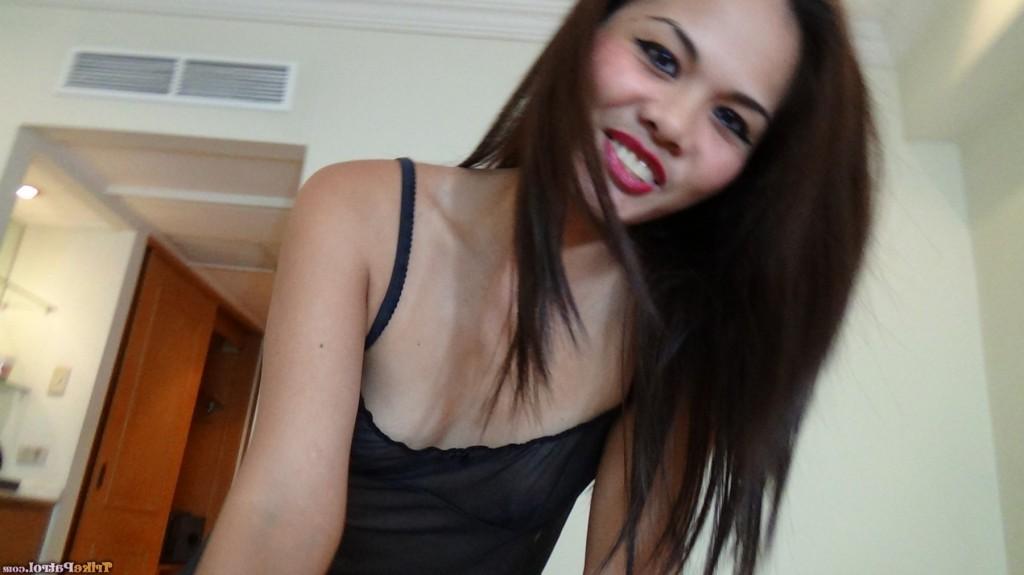 17P La linda filipina Yuki recibe una corrida externa por follar con el Sr. X