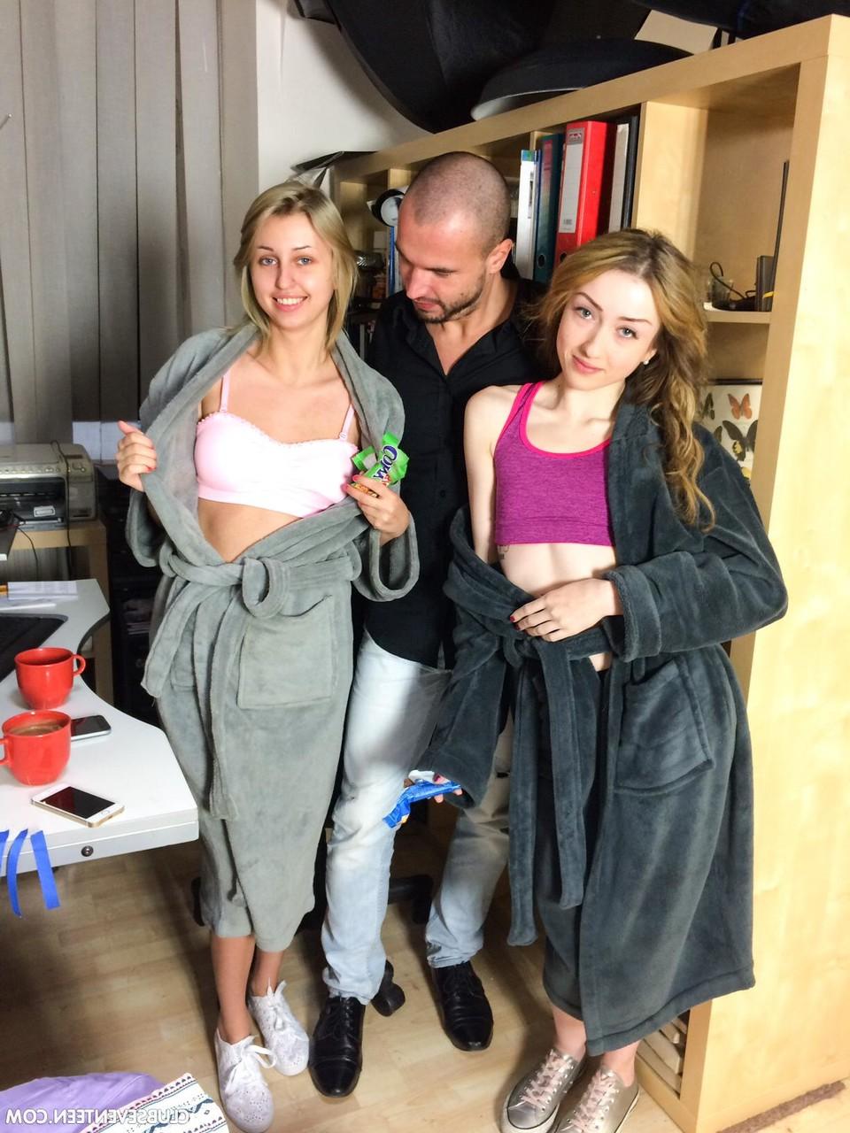 20P As garotas européias gostosas Ellen H e Vlada B flertam com seu colega no casting