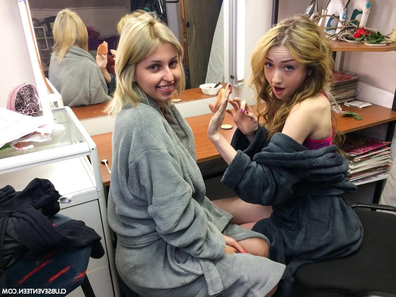 20P As garotas européias gostosas Ellen H e Vlada B flertam com seu colega no casting