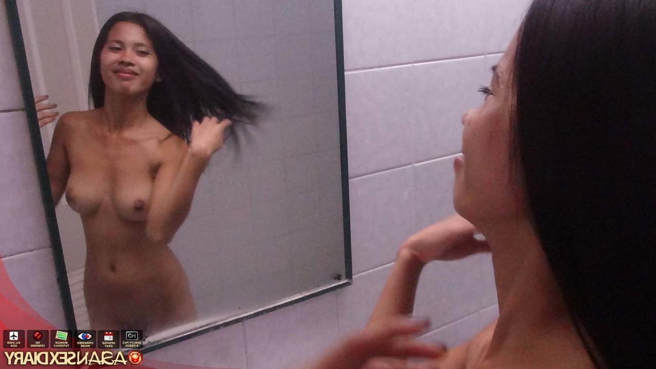 15P スリムなフィリピン人少女デイジーが自分でモデルを務め、ハメ撮りセックスもする