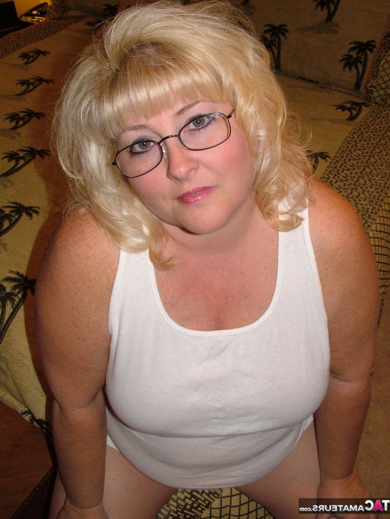 16P Thick blonde Taffy Spanx finger spreads her snatch after going nude in heels