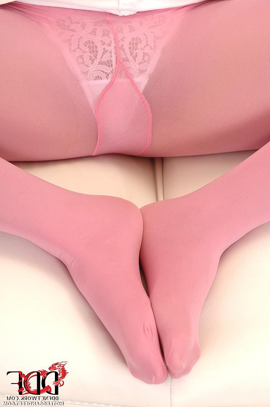 16P Linda garota solo Cinthia Doll tira a mangueira rosa antes de brincar com sua buceta