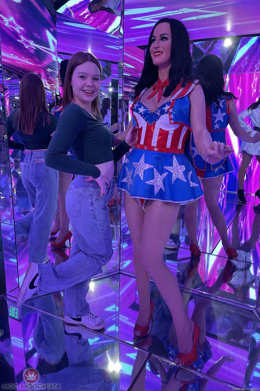 20P Namorada amadora Adrianna Jade expondo seus buracos, bunda grande e peitos